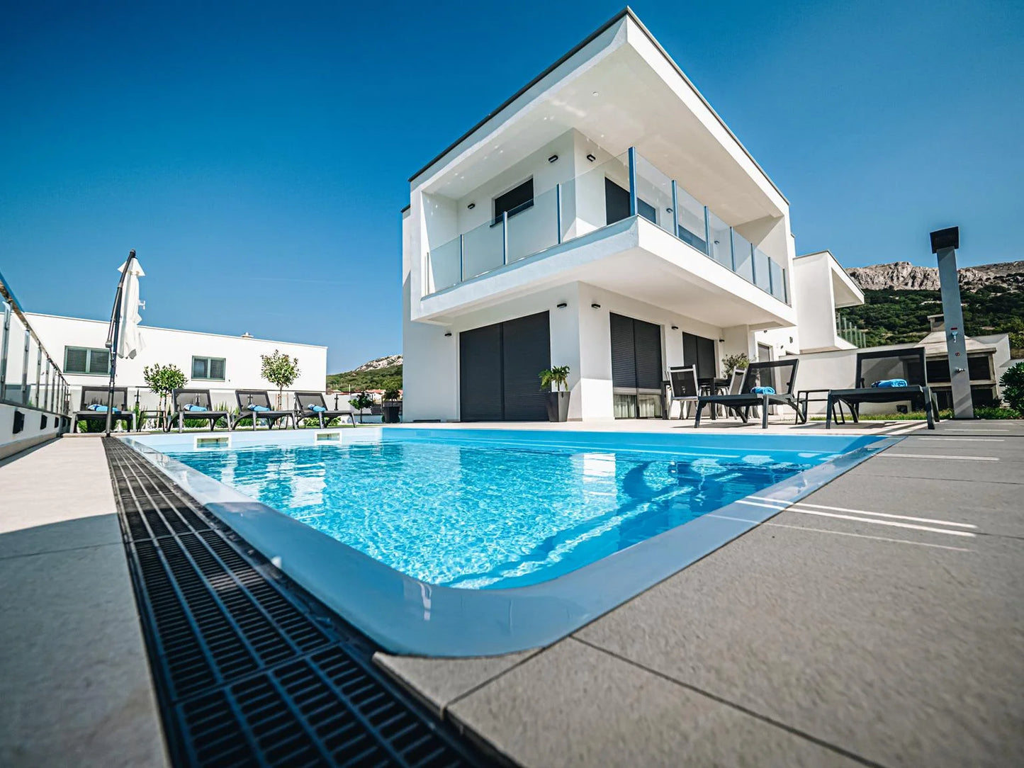 Glassfiberbasseng Aruba Plus 8,00m x 3,70m x 1,50m