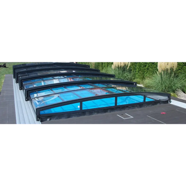 Pooltaket Special med RAL7016 antracit profiler, svart ramad glastak med valvdesign