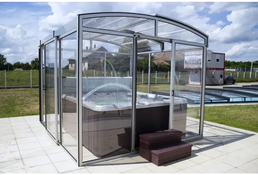 Spatak Luminosa med bågformad glasinrättning och mörkgrått bubbelbad