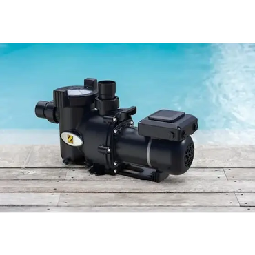 Svart Zodiac Pump FloPro E30 IQ poolpump med industriell design och gul logga. Full Kontroll