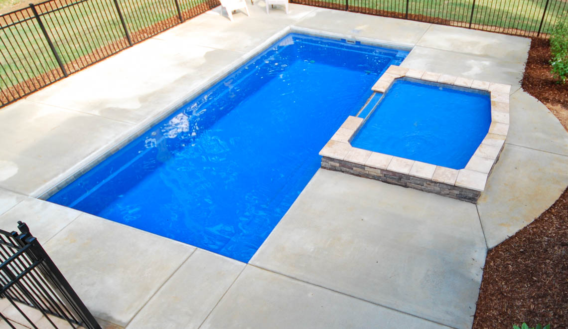 Fritidsbassenger Refleksjon 3,8 × 7–10 m, 1,28–1,84 m dybde