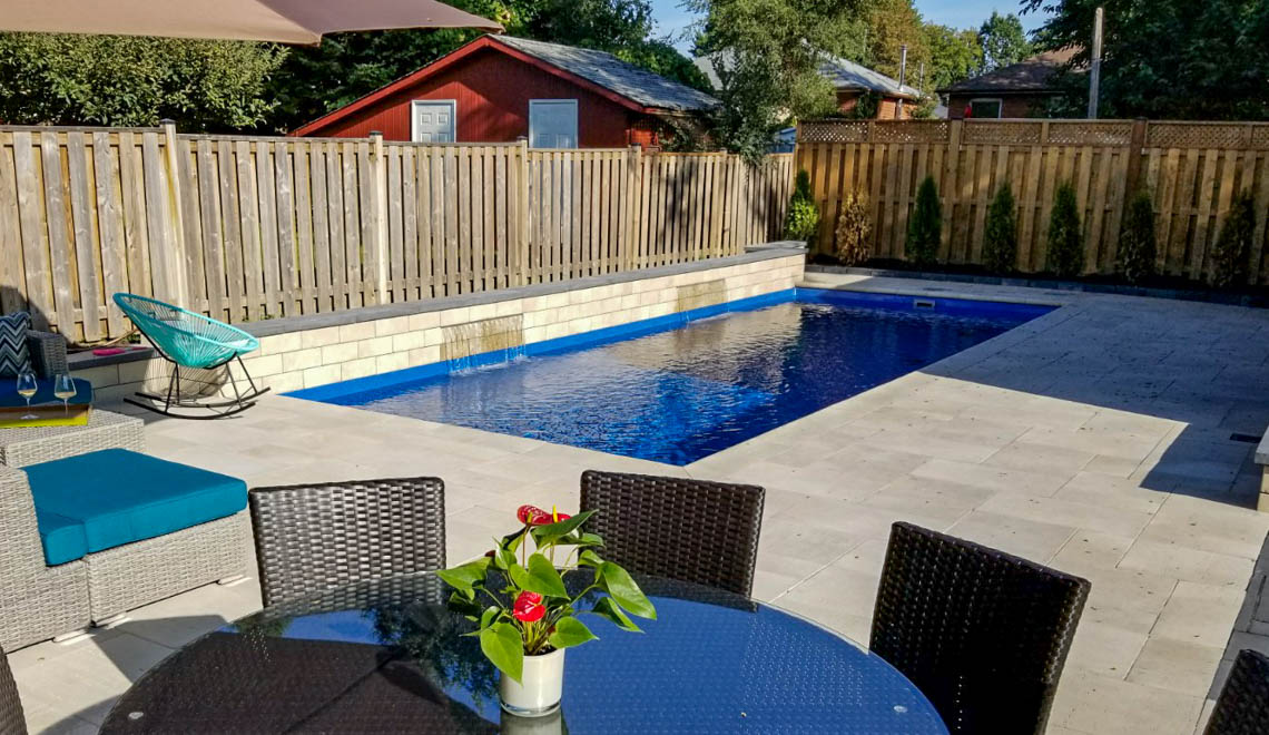 Fritidsbassenger Refleksjon 3,8 × 7–10 m, 1,28–1,84 m dybde