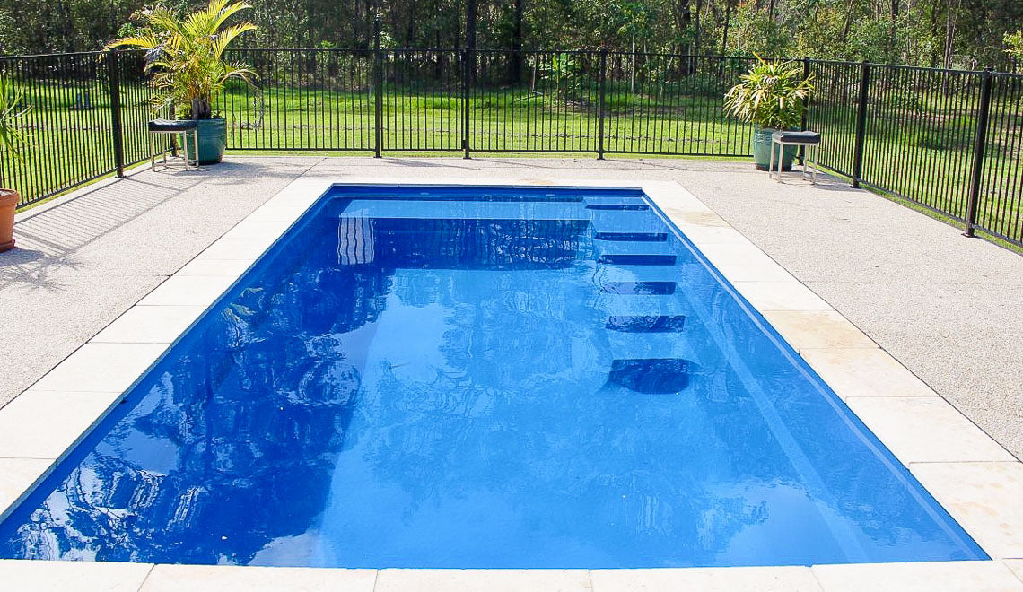 Leisurepools Elite høyvannsledning 3,8 × 8,1–9,1 m, 1,5 m dybde