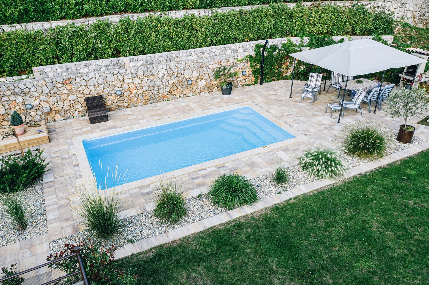 Glassfiberbasseng Aruba Plus 8,00m x 3,70m x 1,50m