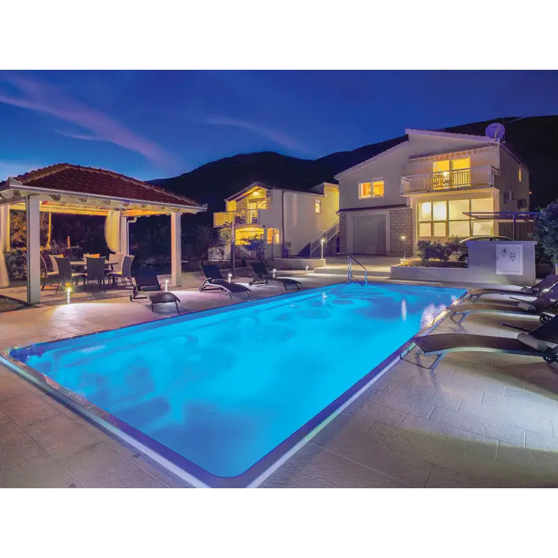 Blå upplyst glasfiberpool Jamaika 25x3 75x1 50m med svanflotte