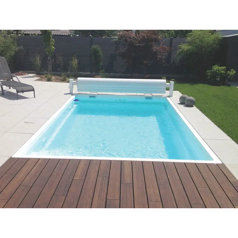 Glasfiberpool Mini Victoria 4,20m x 2,70m x 1,30m med klarblått vatten och vit kant