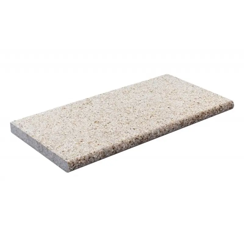 Beige fläckig granitplatta i Natura Kiruna Paket med klarblått poolvatten