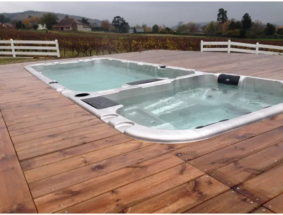PassionSpa Aquatic 3 Deep Swim Spa med silverram och trädeck