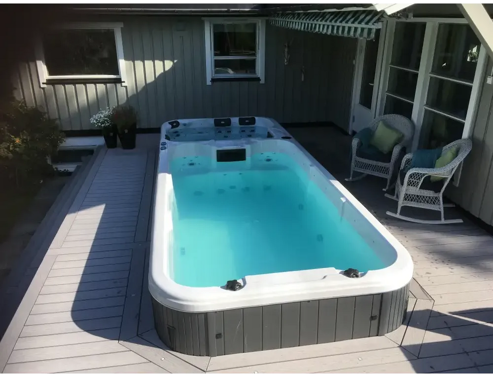 Vit PassionSpa Aquatic 3 Deep Swim Spa i Sport Collection, vit-grå med turkosvatten