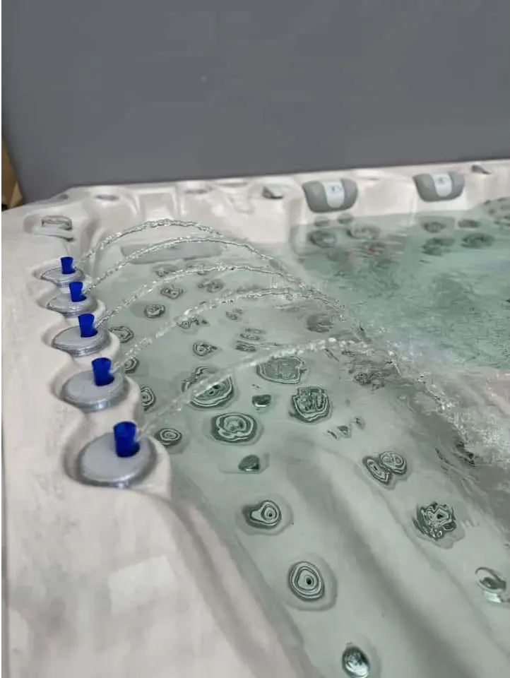 Vit PassionSpa Ecstatic Mighty Wave Spabad i Exclusive Collection med blå jetstrålar och virvlande vatten