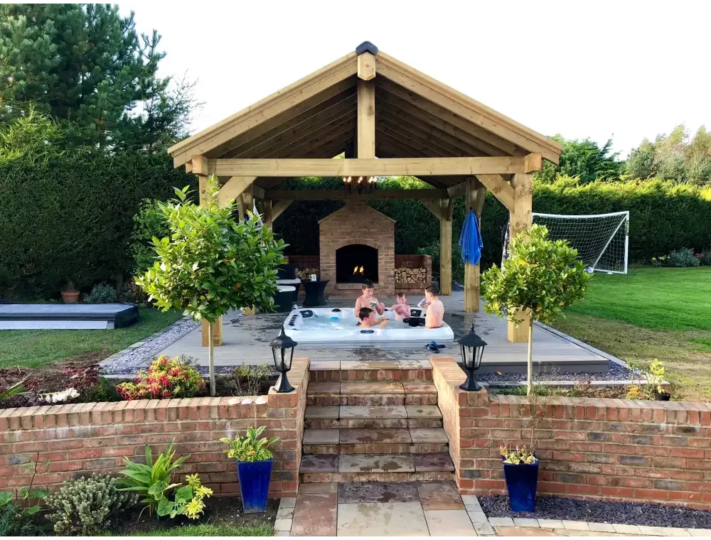 Vit PassionSpa Excite Mighty Wave med pergola och eldstad