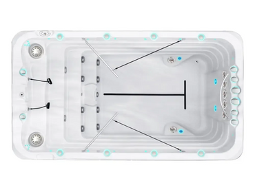 Vit PassionSpa Fitness 1 Deep Swim Spa med vit rektangulär form, blå LED-belysning och svarta interiördetaljer
