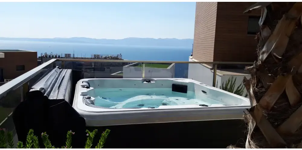 Vit PassionSpa Relax Spabad Pure Collection, vit rektangulär med blåvatten och svarta paneler