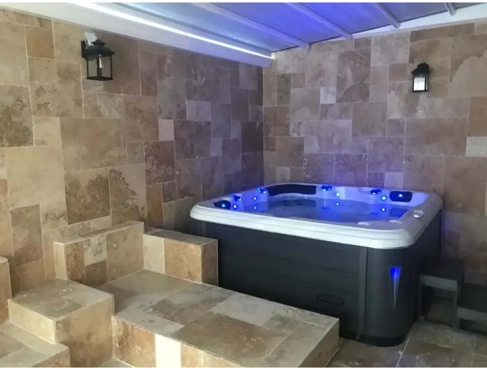 PassionSpa Relax Spabad Pure Collection i svartvitt med blå LED-belysning