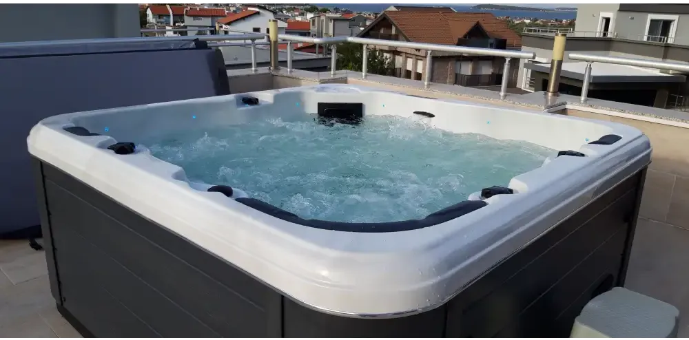 PassionSpa Relax Spabad Pure Collection med vit svart bubblande blåvatten