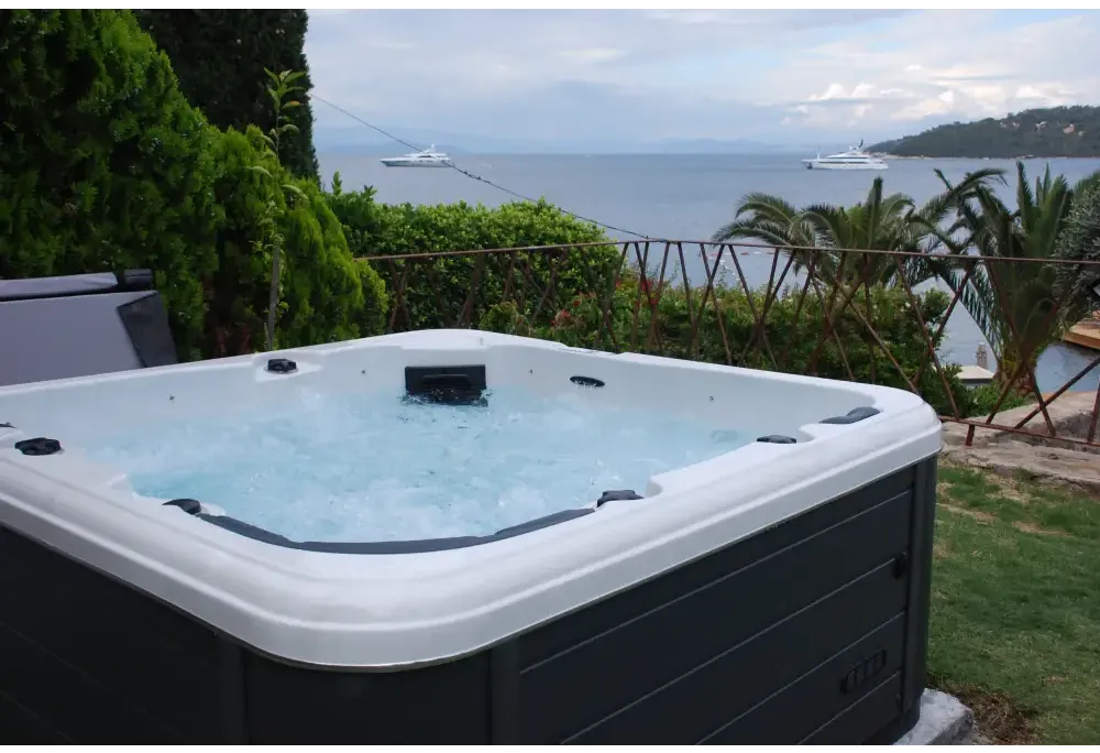 Svartvit PassionSpa Relax Spabad Pure Collection med bubblande vatten