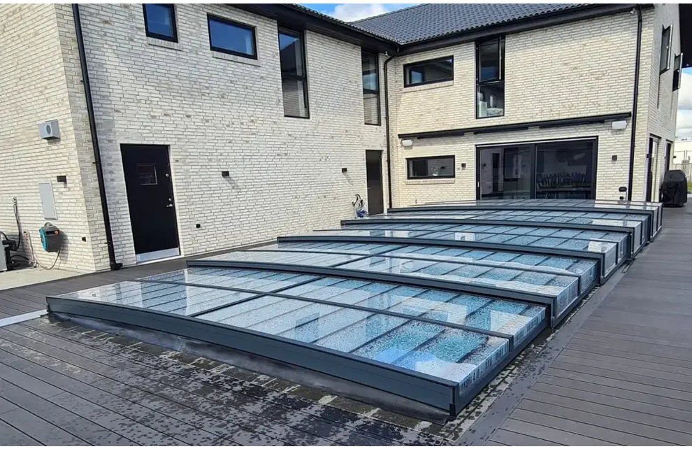 Pooltak Icon med sarg klarplast antracit i modern glasdesign