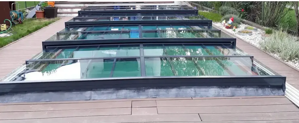 Pooltak Icon med sarg klarplast antracit över trädeck