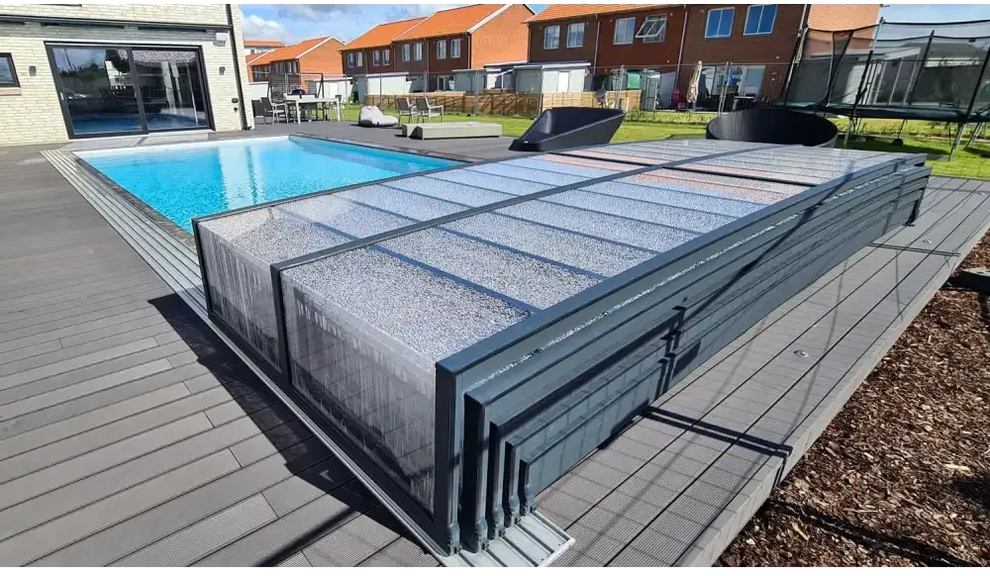Modern pooltak Icon med sarg klarplast antracit, grå med specklade paneler