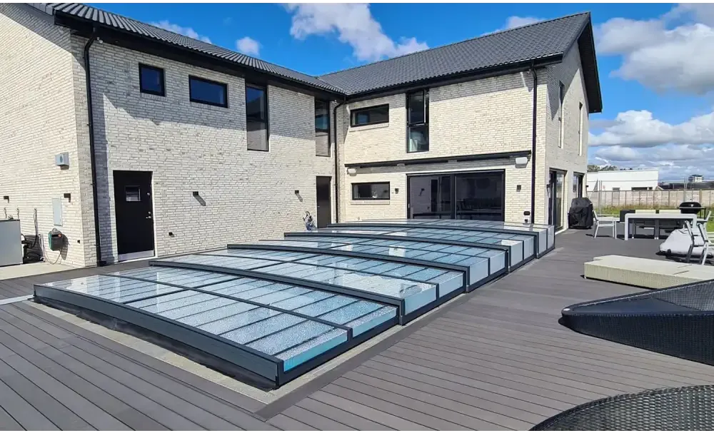 Pooltaket Icon med sarg klarplast i antracit, modern glasdesign