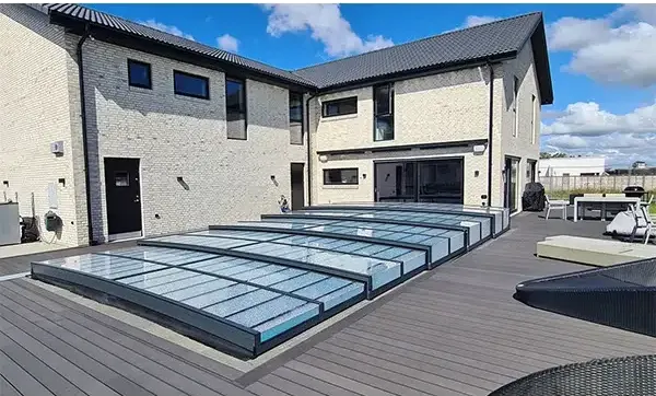 Pooltak Icon med sarg klarplast i antracit, modern glastak med mörka ramar