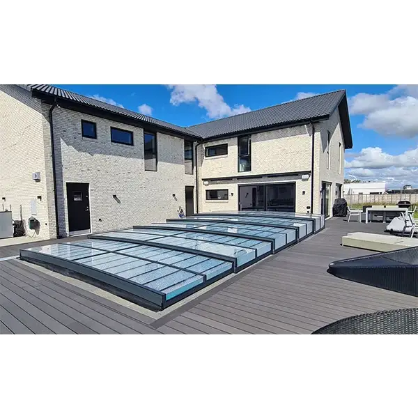 Pooltak Icon klarplast antracit med mörka ramar i modern design