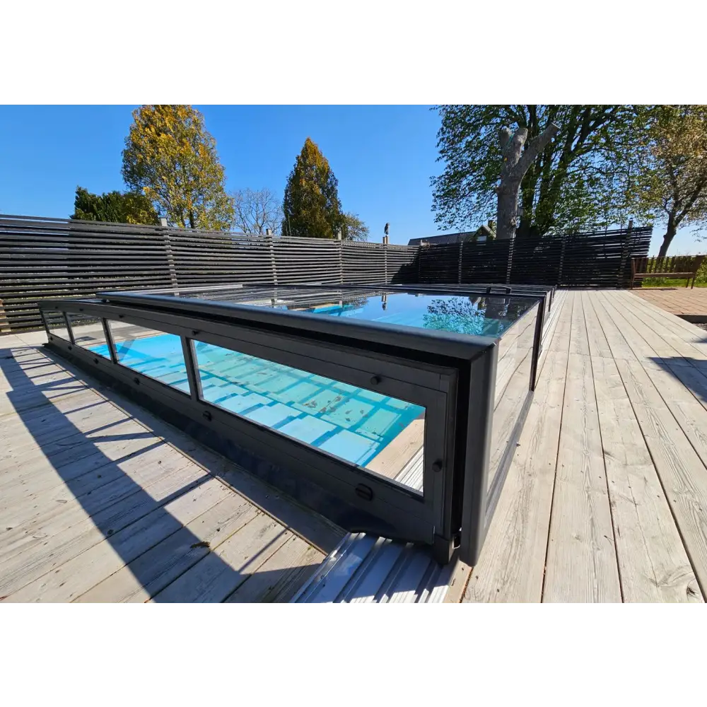 Modern Pooltak Icon Kit med svart ram och genomskinliga glas för blå poolvatten