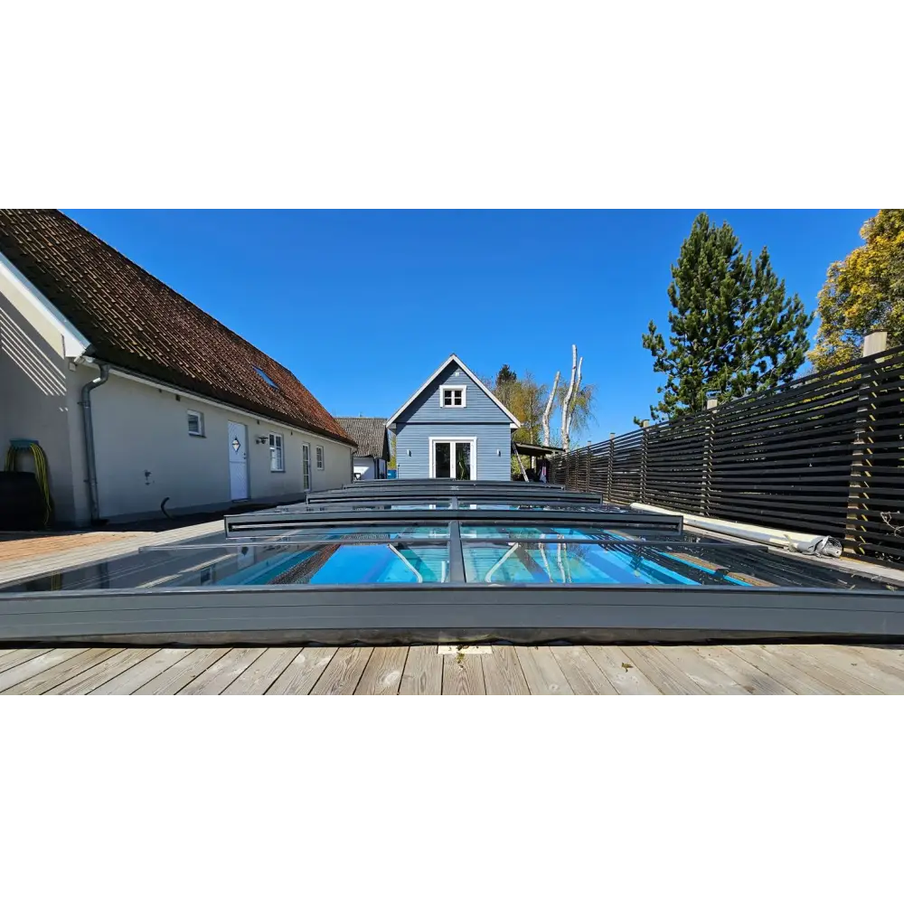 Pooltak Icon Kit för modern inomhuspool i glas med metallram