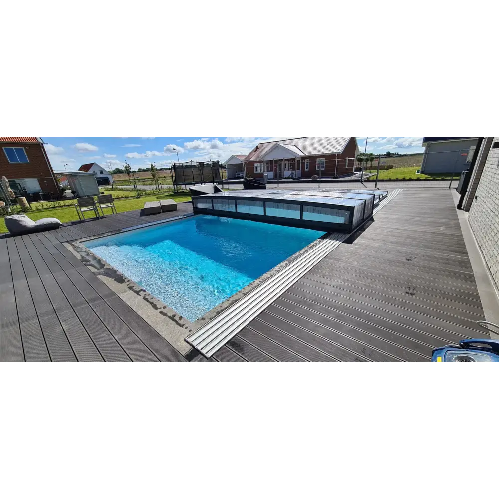 Modern inomhuspool med pooltak icon kit i glas, klarblått vatten