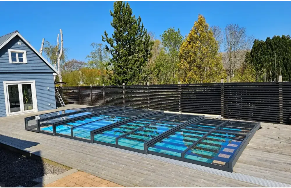 Pooltak Icon Kit med modern glastak för inomhuspool