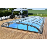 Sleek pooltak Nivo Kit 960B med modern valvform och glasrutor