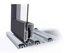 Smart-bassengtak – moderne utforming, sølvfarget aluminium, vindusprofil, svart ramme, klar kanalplast