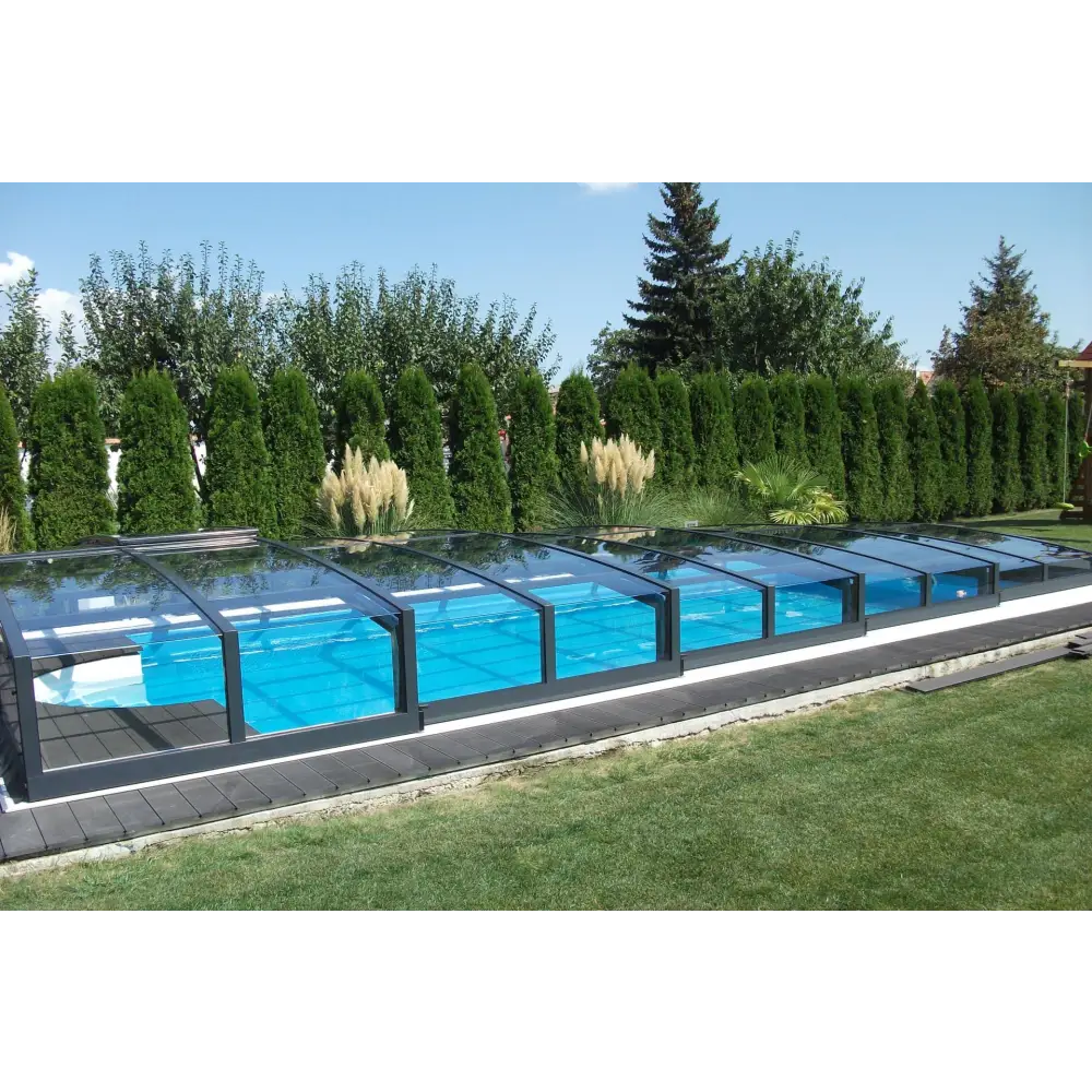 Modernt pooltaket special med RAL7016 antracit profiler och klar glasöverdrag