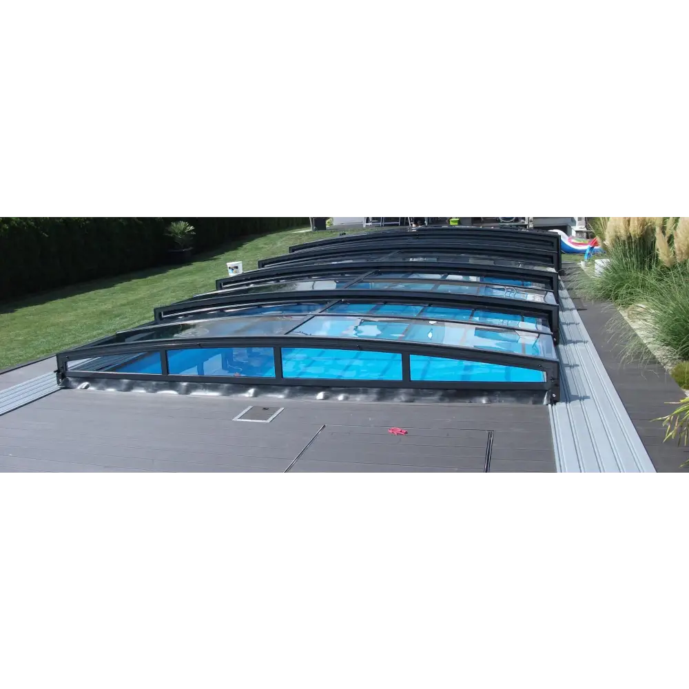 Pooltaket special med RAL7016 antracit profiler och transparenta paneler