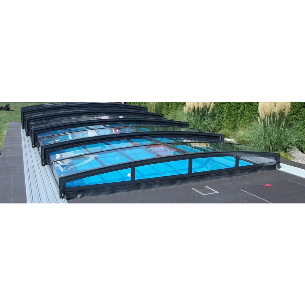 Pooltaket Special med böjt glas och RAL7016 antracit profiler, svart ramad