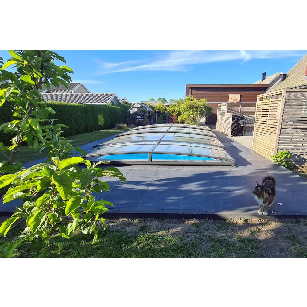 Elegant Pooltak Sydney 3x5 i transparent glas över pool