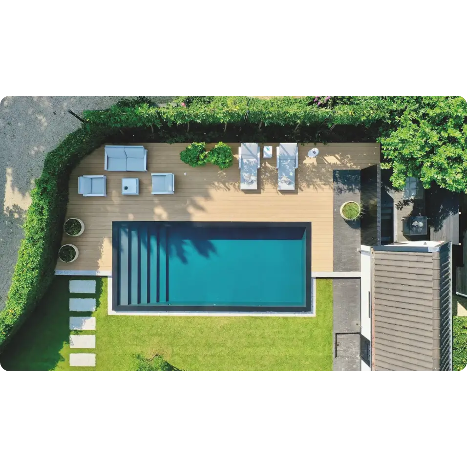 Ovanmark PP pool med 20mm skimmer i trädeck med blåvatten