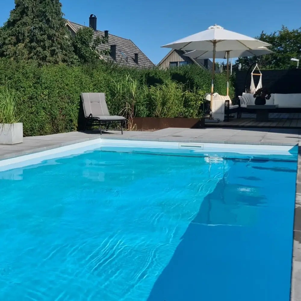 Pooltime Exklusiv 12mm rektangulär pool med turkost vatten och vit kant