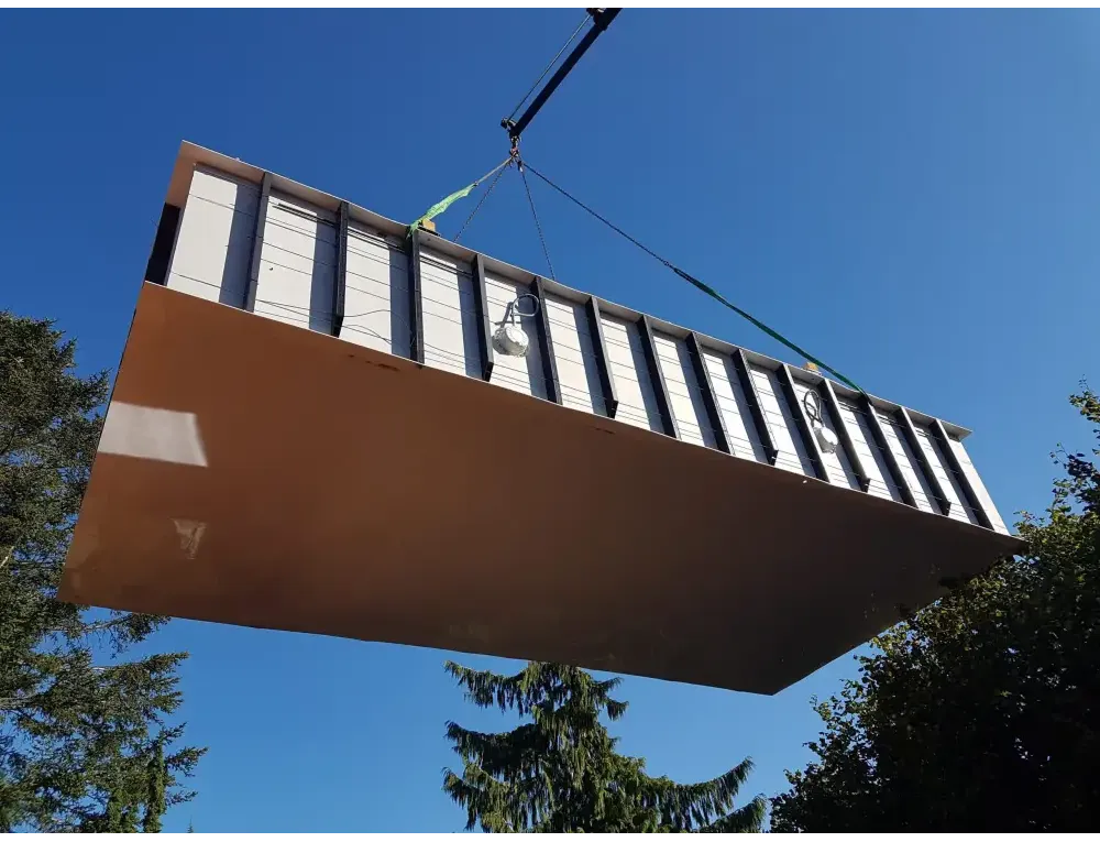 Pooltime Exklusiv 12mm rektangulär pool med rustfärgad panel och turkost vatten
