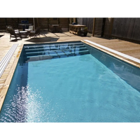 Pooltime Exklusiv 12mm PP pool med rektangulär form, klar blåvatten och trädeckkanter