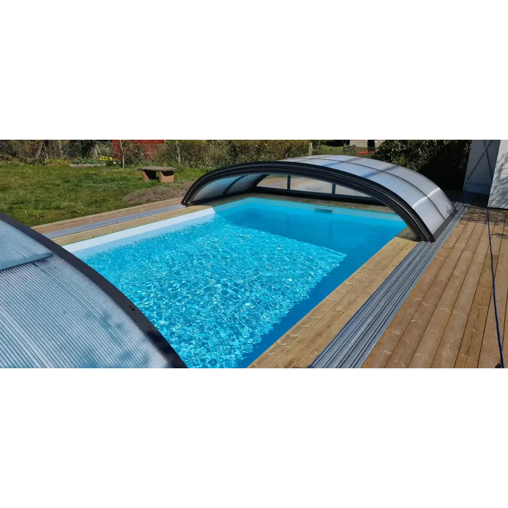 Exklusiv 12mm Pooltime pool med kurvad glasöverdrag över rektangulär pool