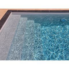 Pooltime Exclusive PP-basseng, 12 mm – 4 x 12 x 1,5 m, moderne utforming, klart blått vann, flislagte kanter, kjøp basseng eller bassengtak