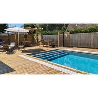 Pooltime Exklusiv 12mm rektangulär pool med trädäck och klart blått vatten