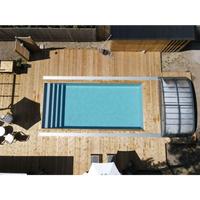 Pooltime Exklusiv 12mm rektangulär pool med trädäck och klarblått vatten