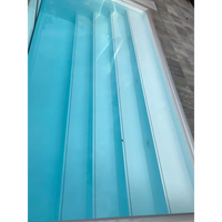 Pooltime exklusiv 12mm rektangulär pool med klarblått vatten och banlinjer