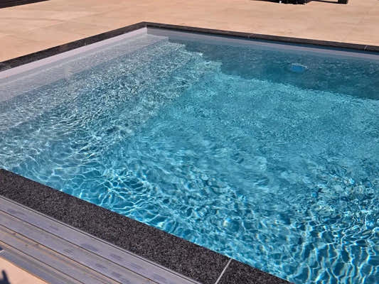 Pooltime Exclusive PP-bassengpakke, 12 mm – 4 x 12 x 1,5 m, klart blått vann, mørke fliskanter Pooltime Exclusive PP-bassengpakke, 12 mm – 4 x 12 x 1,5 m, klart blått vann, mørke fliskanter