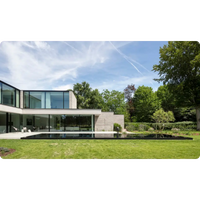 Modern minimalist hus med pooltime exklusiv infinity och turkost vatten