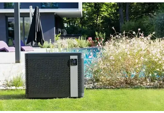 Zodiac Z250iQ MD5 13kW svart rektangulär värmepump med texturerad svart design och silver kontrollpanel
