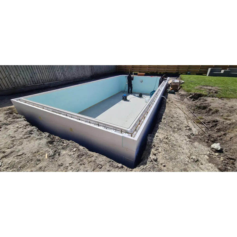 Rektangulär ingroundpool Thermopool Premium Plus med blå mosaik och silverkant