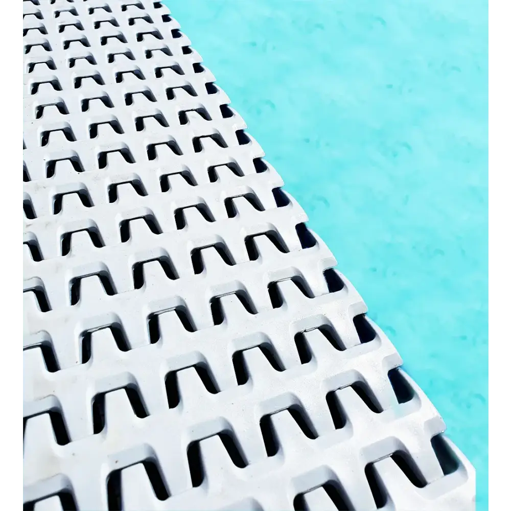 Vit ThermoPP Poolpaket QBig Overflow med vita plastmattor och U-formade spår